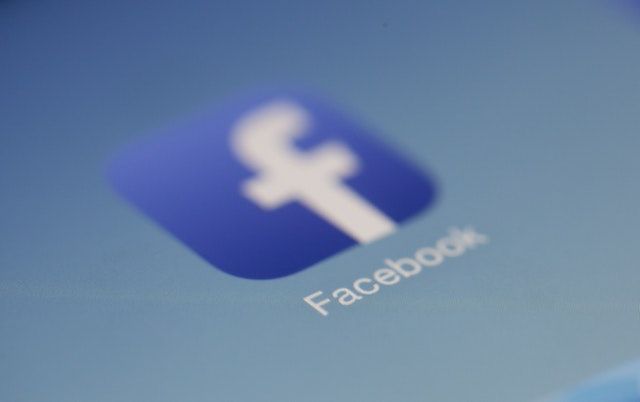 Panel de creación de anuncios en Facebook Ads